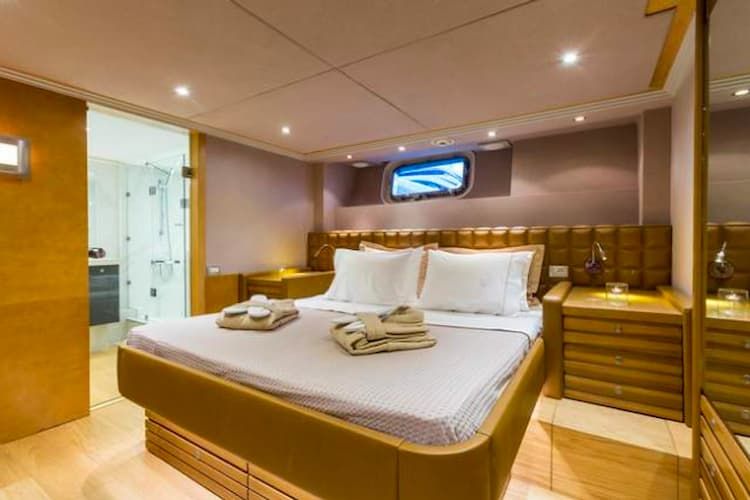 Superyacht Accommodation, superyacht rental Cyclades