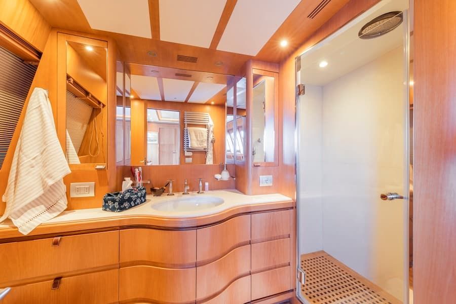 superyacht bath, luxury bath, yacht bath