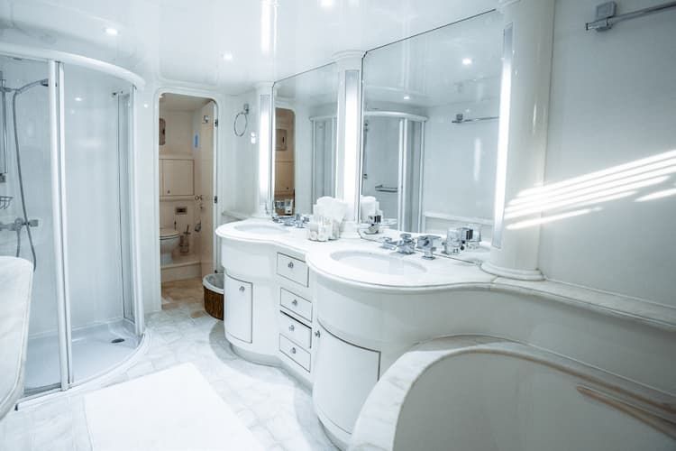 Charter Yacht Greece, Yacht Bathroom